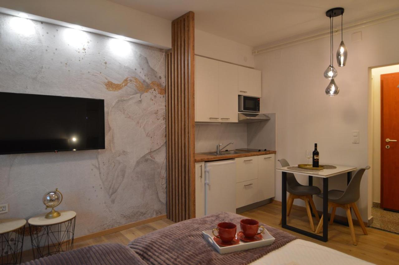 Apartments By The Sea Starigrad, Paklenica - 16421 المظهر الخارجي الصورة