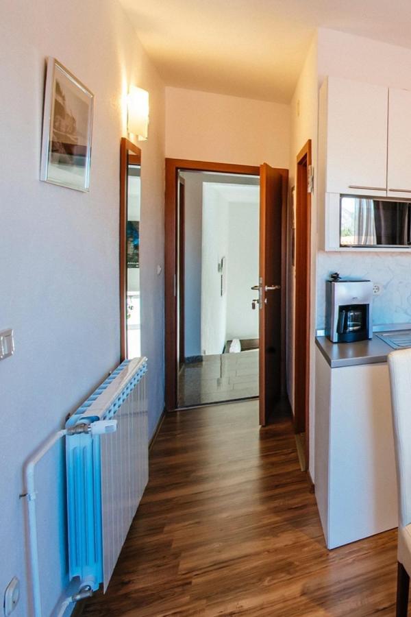 Apartments By The Sea Starigrad, Paklenica - 16421 المظهر الخارجي الصورة