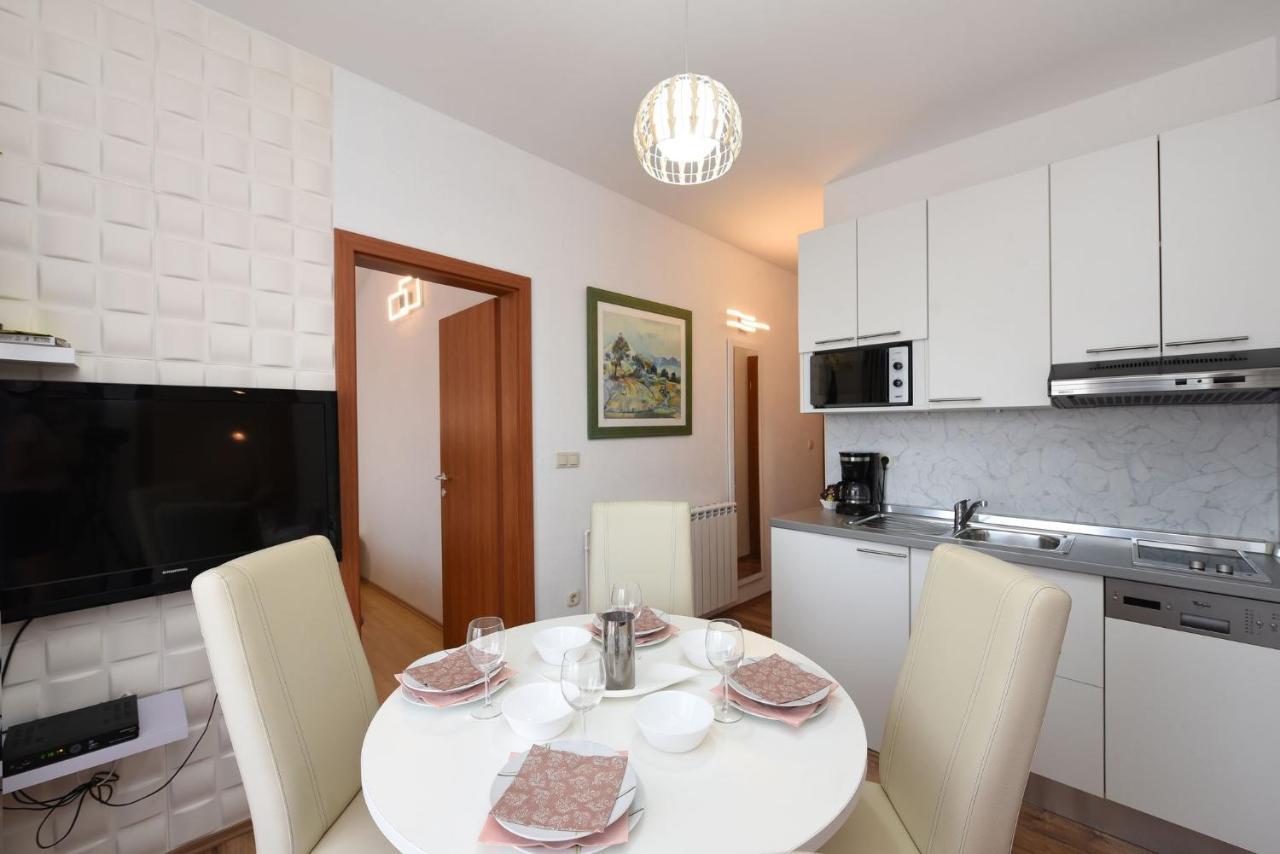 Apartments By The Sea Starigrad, Paklenica - 16421 المظهر الخارجي الصورة