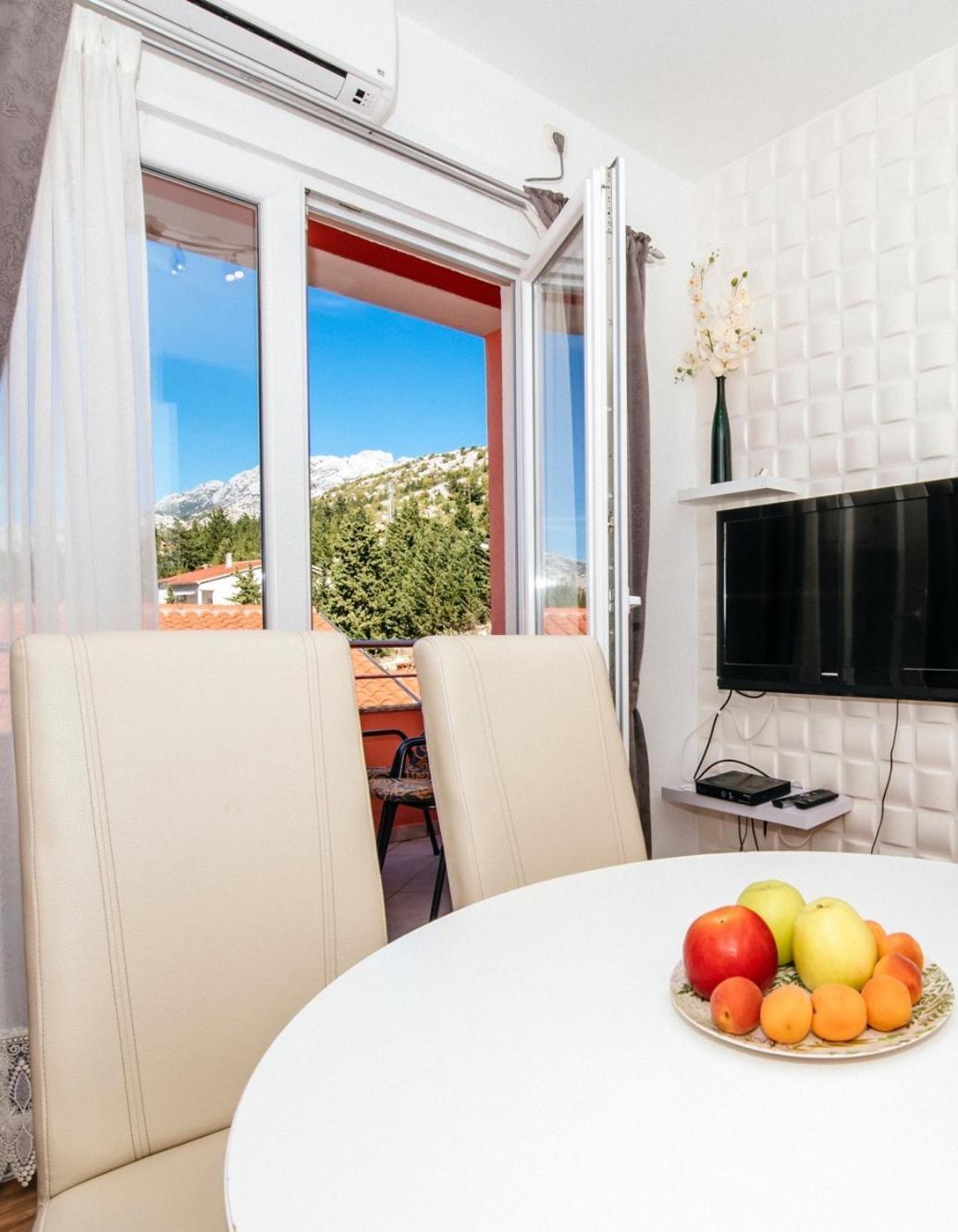 Apartments By The Sea Starigrad, Paklenica - 16421 الغرفة الصورة